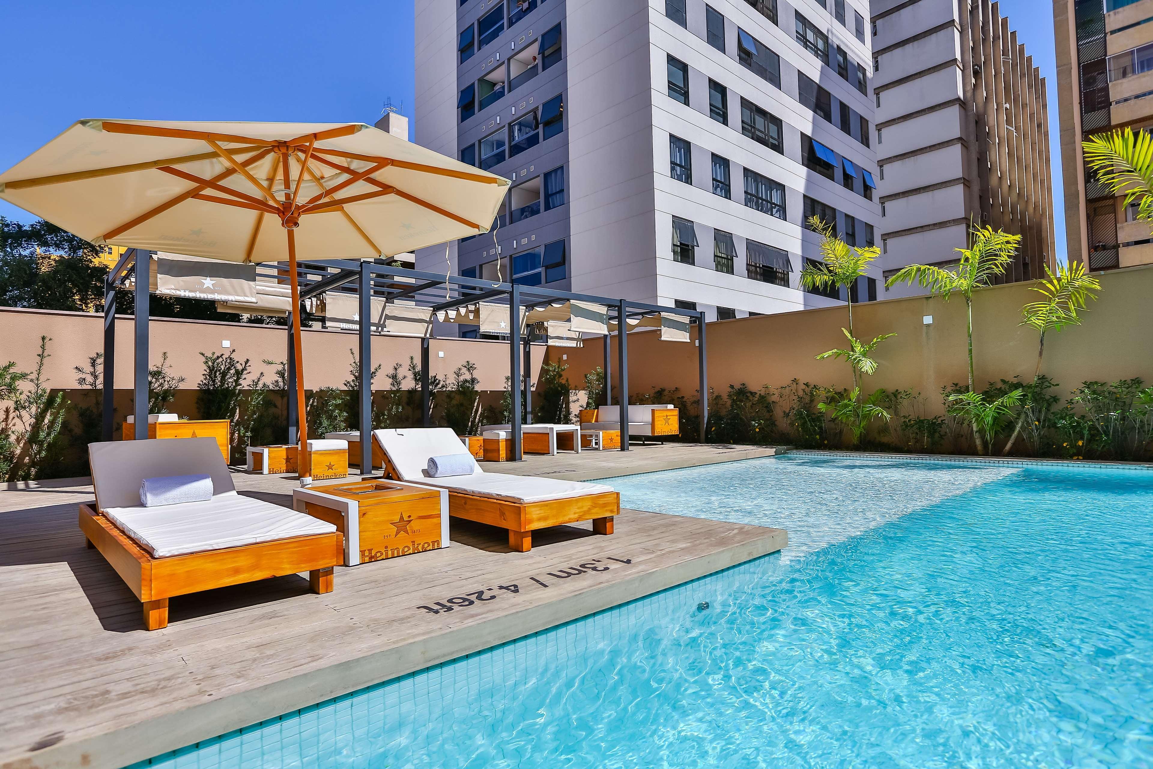 Radisson Red Campinas Hotel Campinas  Exterior photo The hotel's pool